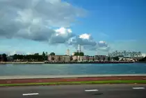 Maasufer in Rotterdam mit Wohngeb�uden - 15.09.2012