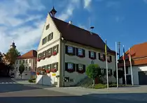 Altshausen in Oberschwaben, das Rathaus der 5000 Einwohner z�hlenden Gemeinde, bekannt durch das Schlo� Altshausen, Aug.2012