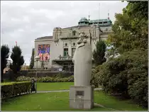 Bergen. Das Henrik Ibsen-Denkmal vor dem Theater. 26.09.2012
