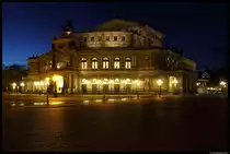 Die Dresdner Semperoper in der Abendd�mmerung. (02.11.2012)