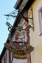 Riegel am Kaiserstuhl, Zunftschild  Backh�s-Cafe R�sch , Okt.2012
