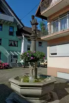 Elzach, Brunnen an der Hauptstra�e, Juli 2012