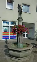 Elzach, der Latschari-Brunnen steht seit 1987 an der Hauptstra�e, juli 2012