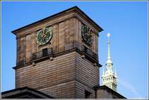 Der Uhrturm der Hamburger B�rse und die Spitze des Rathausturms. Aufnahmedatum: 02.12.2005