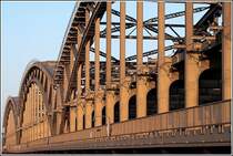 Die Freihafen Elbbr�cke in der Abendsonne, aufgenommen am 15.01.2006.