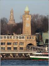 Blick vom anderen Elbufer �ber die Landungsbr�cken zum Bismarck-Denkmal. Aufnahmedatum: 15.01.2006