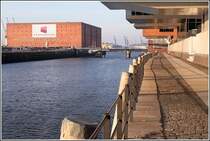 Am 02.12.2005 pr�sentierte sich der Kaispeicher A mit dem Gro�transparent  Die Elbphilharmonie kommt. 