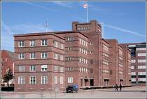 Das markante Backstein-Geb�ude der Firma Sartori & Berger pr�gt einen Teil des Ufers der Kieler F�rde in der Kieler Innenstadt. Aufnahmedatum: 03.10.2005