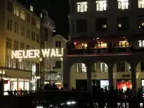 Hamburg am 30.11.2012: Blick vom Rathausmarkt auf die weihnachtlich geschm�ckte Poststra�e und die Alsterarkaden.