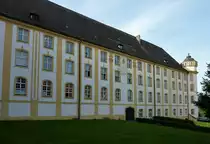 Ochsenhausen, die monumentale Barockfassade des Konventneubaus, hier der S�dfl�gel, Aug.2012 