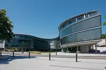 M�nnedorf, Hauptsitz von Swarovski Schweiz. Das moderne Geb�ude von 2010 auf hufeisenf�rmigem Grundriss bietet auf 16'000 m2 Platz f�r 450 Mitarbeiter. Im Erdgeschoss befinden sich das Personalrestaurant sowie eine Caf�teria und diverse Sitzungszimmer. Aufnahme vom 16. Juni 2012, 15:58 w�hrend Velotour.