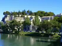 Frankreich, Provence-Alpes-C�te d'Azur, Vaucluse, Avignon, Blick auf das linke Rh�ne Ufer von Avignon vom Pont Saint-B�n�zet (Pont d'Avignon) aus gesehen, 06.09.2011