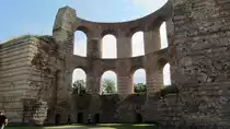 Die antiken Kaiserthermen in Trier. Diese Rundb�gen mit den Lichtungen sind typisch f�r den antiken, r�mischen Baustil.(5.8.2012)