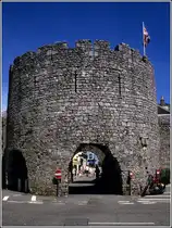 Tenby. Stadttor an der South Parade. Scan eines Dias von 1987.