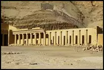 Arkaden am Rand des Hatschepsut-Tempels. (bei Luxor, 23.11.2012)