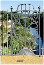 Ironbridge. Detail des Br�ckengel�nders der Iron Bridge von 1779 �ber den Severn. Scan eines Dias vom September 1997.