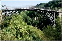 Ironbridge. Die Iron Bridge von 1779 �ber den Severn ist die erste Eisenbr�cke der Welt und geh�rt zum UNESCO-Welterbe. Scan eines Dias vom September 1997.