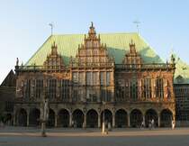 Das Rathaus von Bremen und der Roland ( ein Wahrzeichen der Stadt)
geh�ren seit 2004 zum Weltkulturerbe der Menschheit.
Sp�tgotischer Backsteinbau 1405-1407/10