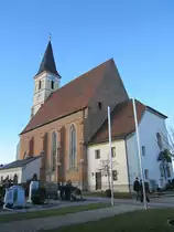 Altm�hldorf, sp�tgotische St. Laurentius Kirche, erbaut von 1501 bis 1528 (30.12.2012)