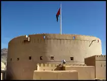 Der Bergfriedes der alten Festung in Nizwa ist mit 36 m Durchmesser und 30 m H�he der gr��te Turm Omans. (03.12.2012)