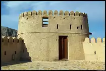 Ein Turm der Festung Ca�apo in Khasab. (05.12.2012)