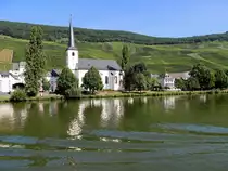 Denkmalgesch�tzte Pfarrkirche St. Michael bei Piesport an der Mosel; 120827