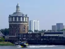 Der alte Wasserturm in ROTTERDAM; H�he 48m; fasste �ber 1Mio Liter Wasser, und wurde im Zeitraum von 1871�73 errichtet; Heutzutage beherbergt er ein Caf� und Restaurant; 110902