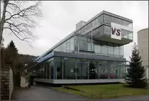 . Gl�sern - 

B�ro- Ausstellungsgeb�ude in Tauberbischofsheim. Architekten: Behnisch, Behnisch und Partner, Fertigstellung: 1998. 

http://behnisch.com/projects/37

06.01.2013 (Matthias)