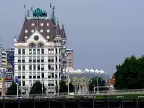 ROTTERDAM, mit seinem �ltesten Hochhaus  Westermeijer , und den futuristischen Kubush�usern; 110902 