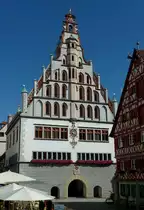 Bad Waldsee, das Rathaus der 20.000 Einwohner z�hlenden Stadt, 1426 erbaut, mit beeindruckender gotischen Giebelfassade, Aug.2012