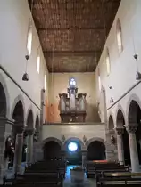 Rasdorf, Langschiff der Stiftskirche, romanische S�ulen mit Kapitellen (15.06.2012)