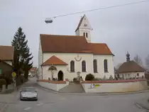 Penzing, St. Martin Kirche, erbaut im 15. Jahrhundert, verl�ngert 1719, Kreis 
Landsberg (04.03.2012)