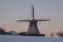 Auf einem H�gel gelegen und daher weithin sichtbar ist die Hollicher M�hle
im Kreis Steinfurt.
Aufnahme am 6.1.2009.