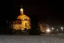 Das Kloster Ohrbeck geh�rte fr�her zu Ohrbeck sp�ter Hasbergen. Heute
z�hlt es zur Stadt Georgsmarienh�tte und liegt im Ortsteil Holzhausen.
Die imposante Klosterkirche wird heute noch vom Orden der Franziskaner
betreut. Sie ist zugleich Pfarrkirche f�r das �berwiegend katholische 
hausen. Unmittelbar neben der Kirche befindet sich eine bekannte Begeg-
nungsst�tte das  Haus Ohrbeck . Es ist ein ehemaliges Nonnenkloster.
Aufnahme am 28.01.2013.