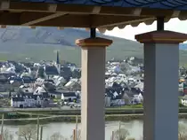 Deutschland, Rheinland-Pfalz, Landkreis Trier-Saarburg, Blick von der Laurentiuskapelle (Trittenheim) auf Leiwen am rechten Mittelmoselufer, 20.03.2011