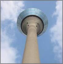Der D�sseldorfer Rheinturm, aufgenommen am 06.08.2006.