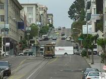 Blick die California Street hinauf.
Die Aufnahme entstand am 26. Juli 2006 aus den fahrenden Bus. Daher bitte ich die schlechte Qualit�t zu entschuldigen. 