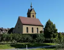 Niederrotweil im Kaiserstuhl, die Kirche St.Michael mit dem ber�hmten Schnitzaltar von HL aus dem 16.Jahrhundert, Sept.2012