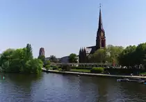 Blick vom  Eisernen Steg  auf Sachsenhausen - 

Der Ostersamstag 2011 war sonnig und richtig hei�, zum Spazierengehen fast schon zu warm.
Hier ein Blick vom  Eisernen Steg  in Frankfurt am Main auf die Dreik�nigskirche in Sachsenhausen.
23.04.2011