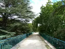 Frankreich, Languedoc-Roussillon, Voie verte du Haut-Languedoc (Passa Pa�s) von Mons-la-Trivalle (D�partement de l'H�rault) bis Mazamet (D�partement du Tarn), 60 km, durch den Regionalpark des Haut-Languedoc, auf der ehemaligen Bahntrasse B�darieux-Mazamet, westlich von Courniou. 28.08.2011