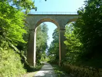 Frankreich, Languedoc-Roussillon, Voie verte du Haut-Languedoc (Passa Pa�s) von Mons-la-Trivalle (D�partement de l'H�rault) bis Mazamet (D�partement du Tarn), 60 km, durch den Regionalpark des Haut-Languedoc, auf der ehemaligen Bahntrasse B�darieux-Mazamet, bei Ardouane. 28.08.2011