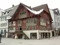 Dornbirn, Rotes Haus am Markt, erbaut 1639 von der Familie Rhomberg, typisches 
Rheintaler Haus, heute Gasthaus (17.03.2013)