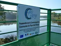 Frankreich, Lothringen, Details der Radfahrerbr�cke �ber den Canal de la Marne au Rhin zwischen Gondrexange und R�chicourt. Diese Br�cke stellt die Verbindung zwischen den Radwegen entlang des Canal de la Marne au Rhin und dem Radweg entlang des Saarkanals dar. 01.10.2011
