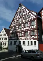 Pfullendorf, Hotel  Krone , der Fachwerkbau von 1721 beherbergt das �lteste Wirtshaus im Ort, Aug.2012