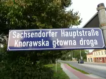 Zweisprachig deutsch/niedersorbisches Stra�enschild in Cottbus (Chosebuz) im Sommer 2011