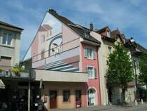 Eines der Schmalen Ha�ser in Laufen befindet sich in der Vorstadt.