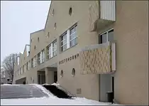 . Bildungszentrum Aschersleben - Die Ziegelfassade des Neubaus wurde mit einer sandfarbenen Schl�mme �berzogen. Dadurch f�gt sich das Bauwerk sehr gut in die Ascherslebener Innenstadt ein. 19.03.2013 (Matthias) 