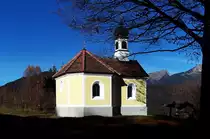 Kapelle Maria Rast - 

Sie liegt an den Buckelwiesen zwischen Mittenwald und Kr�n.

27.10.2005