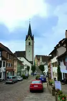 Engen, Blick durch die Hauptstra�e zur Kirche Mari� Himmelfahrt, Juli 2012
