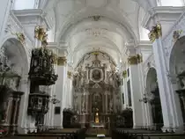 Linz, Hochaltar und Kanzel des Alten Doms, ehem. Jesuitenkirche, austro-italienischer Barock (07.04.2013)